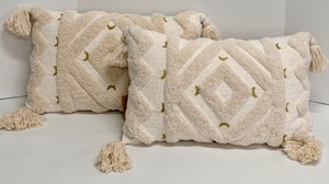 lot 315 image: Creative Co-op Lumbar Pillows -Cotton w Tassels - Pair