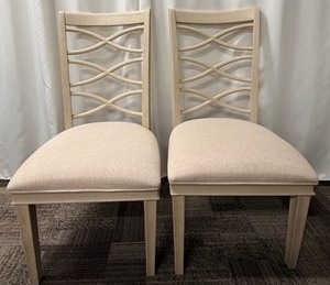 lot 68 image: Universal Furniture Crisscross Back Dining Chairs -Lot of 2 (Matches Lot 67 & 69)
