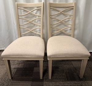 lot 69 image: Universal Furniture Crisscross Back Dining Chairs -Lot of 2 (Matches Lot 67 & 68)