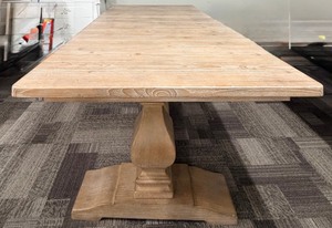lot 70 image: Legacy Classic Furniture Dining Table with Four additional 18 Leafs