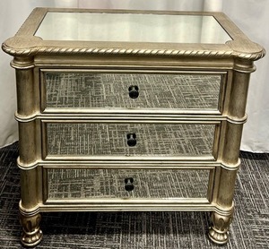 lot 89A image: Hooker Furniture Mirror Panel 3-Drawer Bedside Chest with Furnlite -#1