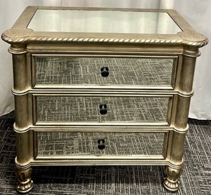 lot 89B image: Hooker Furniture Mirror Panel 3-Drawer Bedside Chest -#2