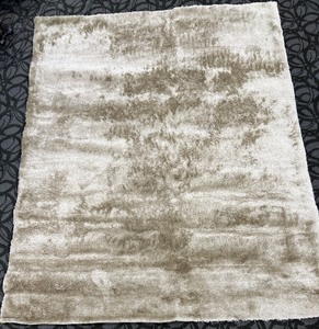 lot 114 image: Beige Shag Area Rug - Plush High-Pile, Soft Texture - 90 x 110