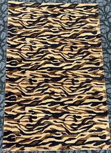 lot 118 image: Tiger Stripe Wool Rug - Handcrafted in India - 100% Wool - 5 x 8