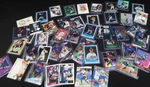 lot 19 image: COLLECTIBLE CARDS