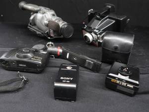 lot 34 image: VINTAGE CAMERAS AND ACCESSORIES