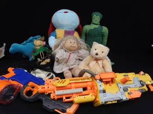 lot 39 image: COLLECTIBLE TOYS