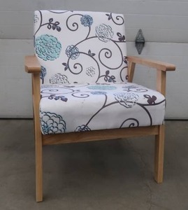 lot 64 image: LIVING ROOM CHAIR