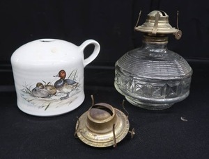 lot 59 image: ANTIQUE VINTAGE LAMPS