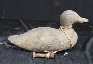 lot 104 image: VINTAGE DUCK DECOY