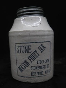 lot 1C image: ANTIQUE REDWING STONE MASON FRUIT JAR.