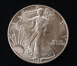 lot 25 image: 1987 Silver Eagle - 99.9% pure silver� One Troy Ounce in pristine, uncirculated condition - TAX EXEMPT