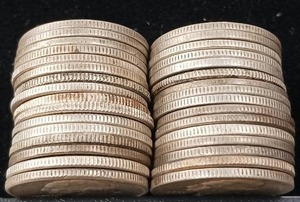 lot 365 image: Large Lot of 90% Silver Washington Pre-1965 Quarters - 32 Coins Total Mixed Years� 8 Dollars Face Value � Tax Exempt Constitutional Currency � unsorted