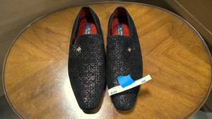 lot 50 image: La Milano Emerson mens slip on velour shoes size 10