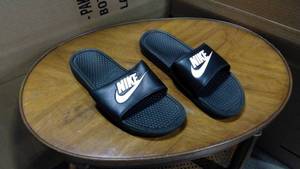 lot 10 image: Nike Benassi Just Do It Mens Sliders black and white size 13