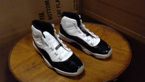 lot 18 image: Nike Air Jordan 11 Retro Concord size 13