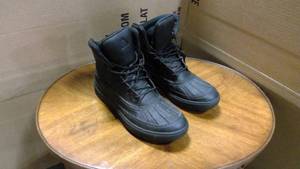 lot 31 image: Nike ACG Woodside 2 highboots in triple black size 13
