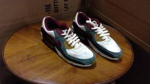 lot 33 image: Nike Air Max 90 Coconut milk and vintage green size 13