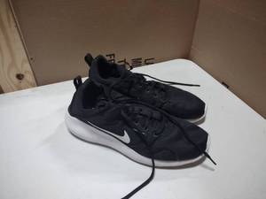 lot 114 image: Nike Kaishi 2.0 running shoes size 12 black and white
