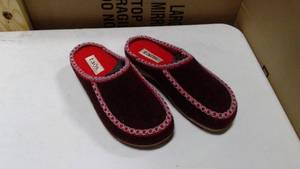 lot 74 image: Taos woolma deep red slides size 7