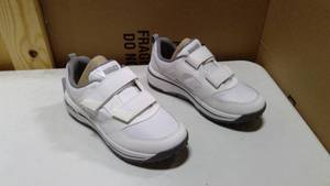 lot 77 image: Sketchers go golf arch fit golf shoe size 7.5