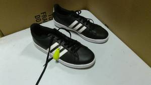 lot 98 image: Addis Grand Court 2.0 in black with white stripes