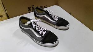 lot 100 image: Vans old Skool sneaker in black and grey size 12