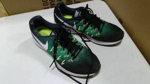 lot 105 image: Nike air zoom pegasus 33 running shoe size 12 stadium green