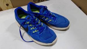 lot 106 image: Nike LunarTempo running shoes size 12 in blue
