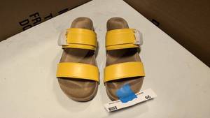 lot 66 image: Michael Kors Mylah sandals in daffodil size 7.5