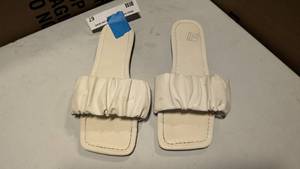 lot 67 image: J crew Merorca Scrunchie strap slides in cream size  7.5