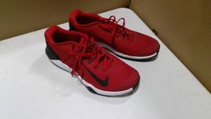lot 126 image: Nike Retaliation Trainer 2 training shoes red and black size 12