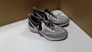 lot 122 image: Nike air zoom Winflo 6 SE size 12 Platinum white and black