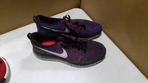 lot 128 image: Nike Flyknit max athletic shoes purple and bue multi color size 12