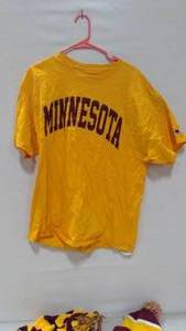 lot 176 image: Minnesota Gophers Golden Long Sleeve Champion size XL