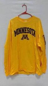 lot 177 image: Minnesota Gophers Golden Long Sleeve Gildan size XL