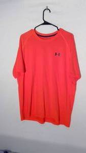 lot 205 image: Under Armor Loose T size XL