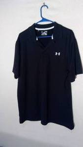 lot 213 image: Under Armor Collared Loose T size XL