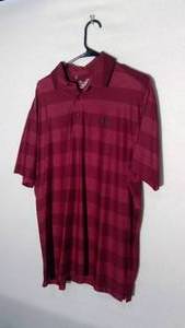 lot 218 image: Under Armor Collared Loose T size XL