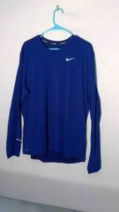 lot 261 image: Nike Running Long sleeve Dri-Fit size XL