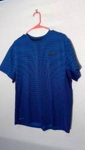 lot 268 image: Nike Dri-Fit T size XL