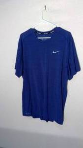 lot 279 image: Nike Running Dri-Fit T size XL