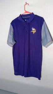 lot 302 image: Minnesota Vikings NFL ONFIELD APPAREL Nike Dri-Fit Collared T size XL