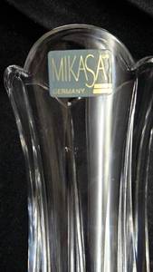 lot 516 image: MIKASA Icicles 8 CRYSTAL VASE