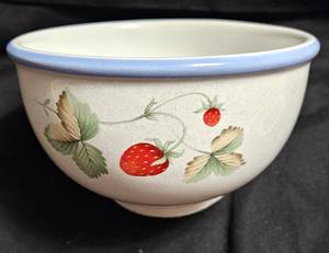 lot 517 image: Set of 3 Savoir Vivre Luscious Nesting Bowls