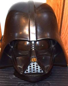 lot 537 image: DARTH VADER Mask and Large Beanie Buddy