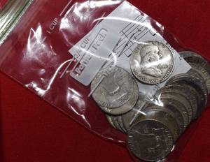 lot 572 image: Twenty (20) 90%  FRANKLIN Half Dollars