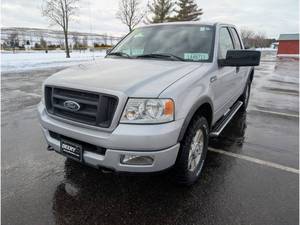 lot 3 image: 2005 Ford F-150 FX4