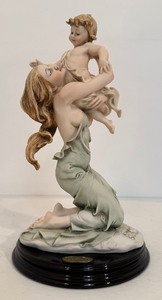 lot 10 image: Vintage 1992 Abiding Love Figure by Giuseppe Armani