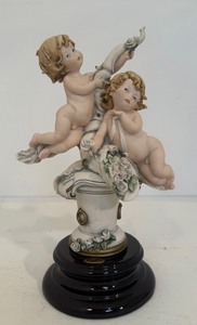 lot 11 image: Vintage Cherubs with Flowers Figure by Giuseppe Armani #1